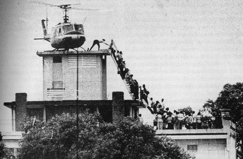 Trực thăng di tản trên nóc nhà Sài Gòn